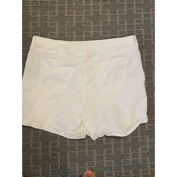 Old Navy Women's Mid-Rise Wow White Jean Shorts 7" Cuffed Hems‎ Size 22 - Picture 4 of 4